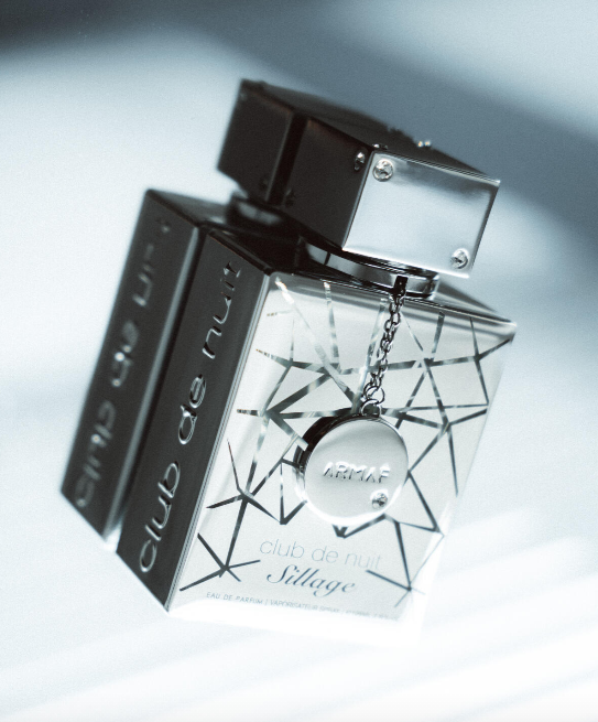 Armaf™ Club de Nuit Sillage Parfum 105ml – Fresh, Long-Lasting Unisex Fragrance with Floral-Woody Notes, Ideal for Day & Evening Elegance