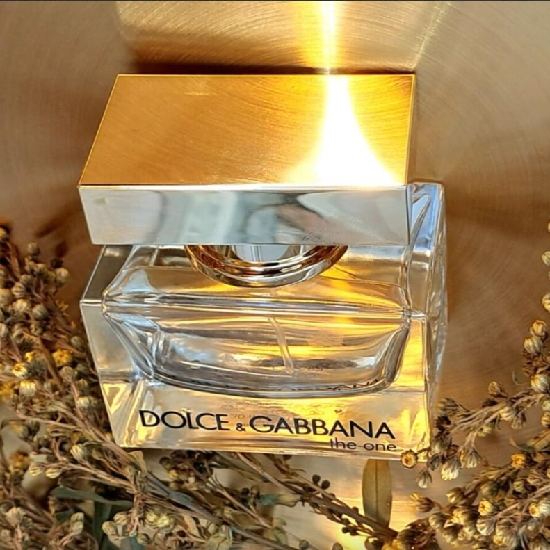 Dolce & Gabbana The One Eau de Parfum for Women – A Glamorous Oriental Floral Scent(2.5 Oz)