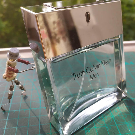 Calvin Klein TRUTH For Men Eau de Toilette – A Fresh Aromatic Blend of Woods & Green Notes